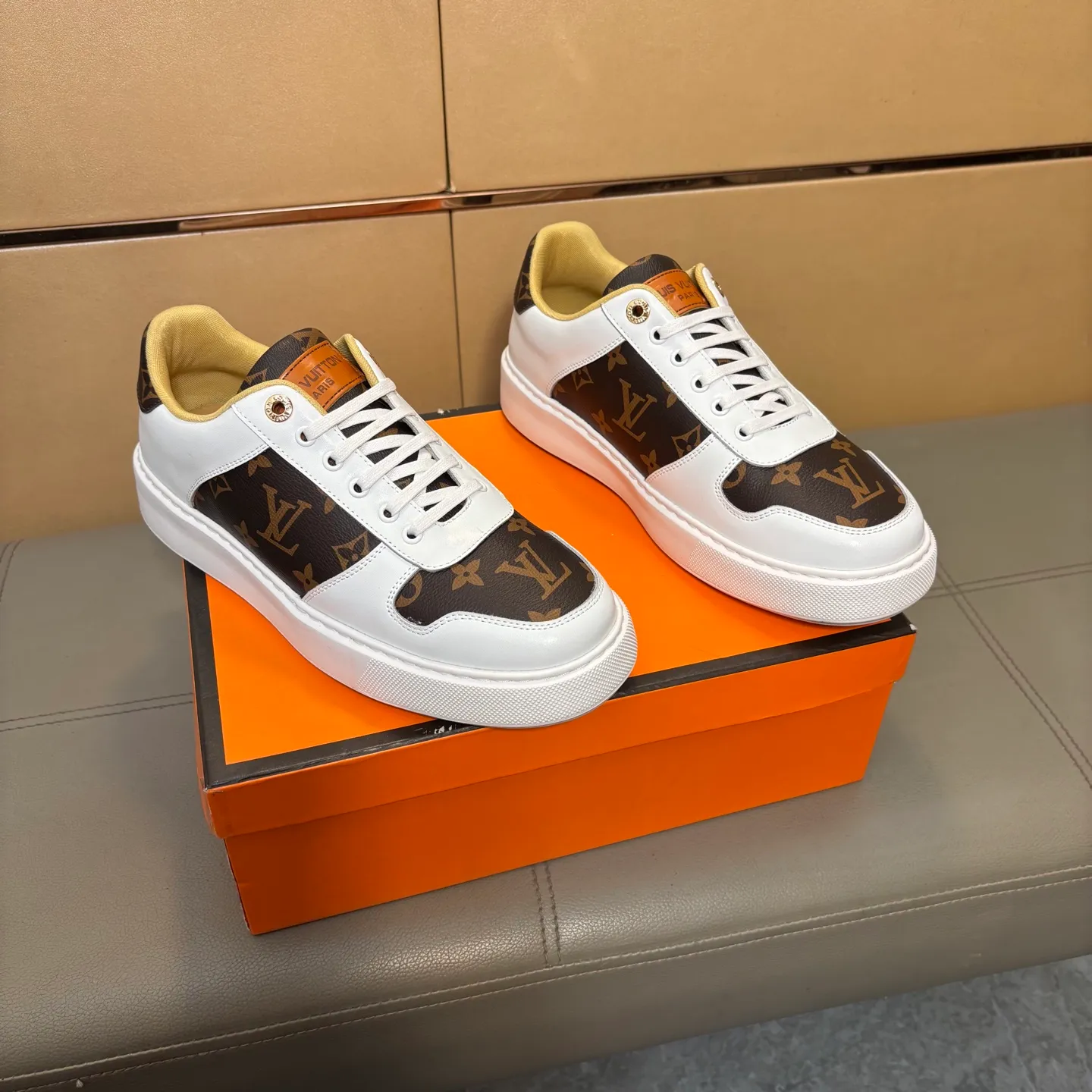 Men's shoes P400 🔆🔆👉【LV Louis Vuitton】The latest men's casual and fashionable men's shoes👟Best for all seasons💥Simple and elegant style, exclusive for trendy men, unique latest brand elements👑High-quality imported printed leather upper + cowhide, pigskin feet, fashionable and generous✅wear-resistant rubber outsole! Actual shooting🎬38-44